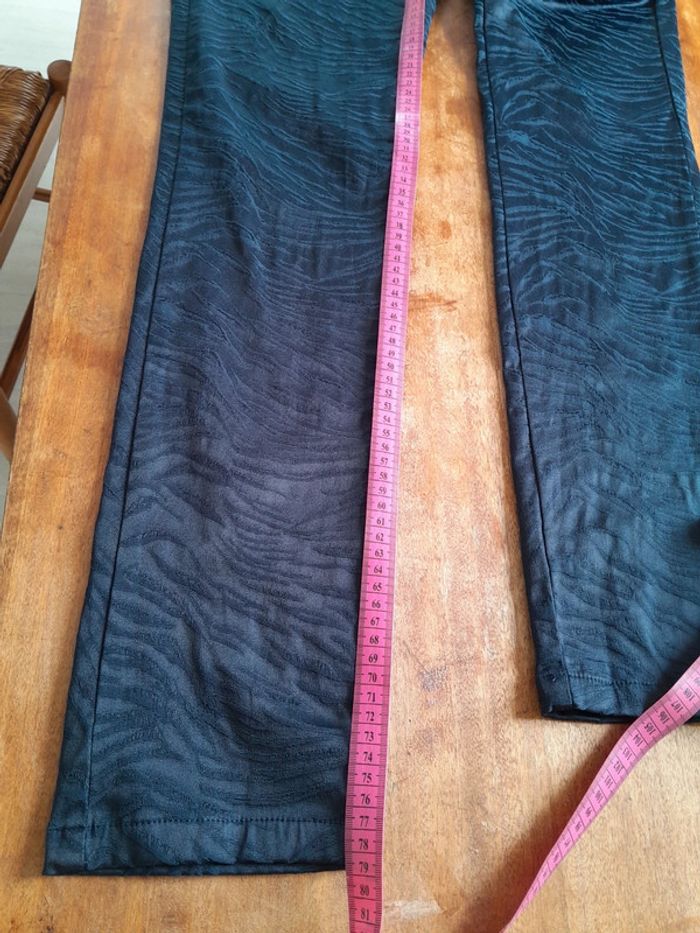 Tres joli pantalon voodoo - photo numéro 4