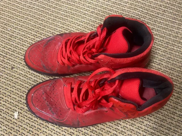 Air Jordan rouge montantes pour pièces ou réparateurs - photo numéro 3