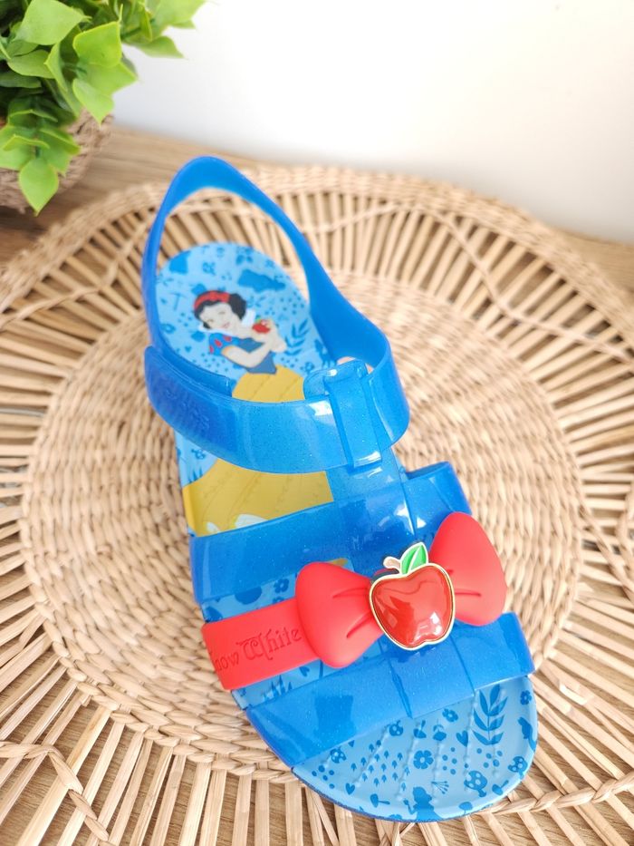 Sandales de bain Blanche Neige Crocs Pointure 34/35 - photo numéro 6