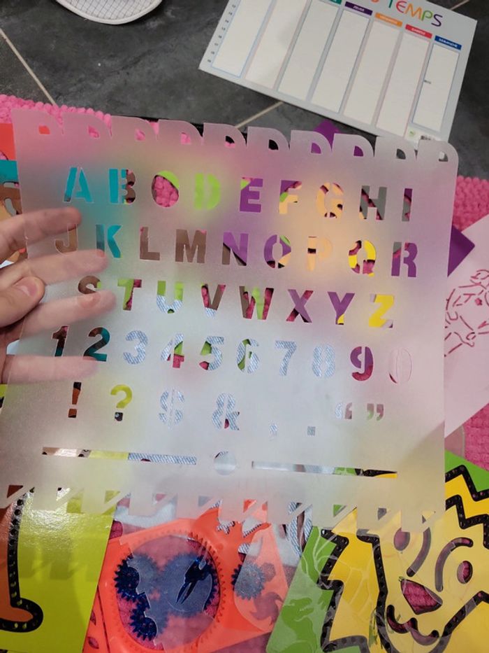 Lot de pochoirs et mandala pour dessin peinture enfant avec anniversaire et alphabet - photo numéro 4