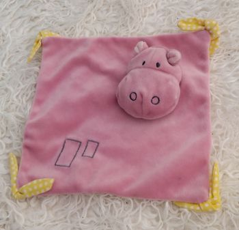 Doudou carré plat hippopotame rose et vichy jaune