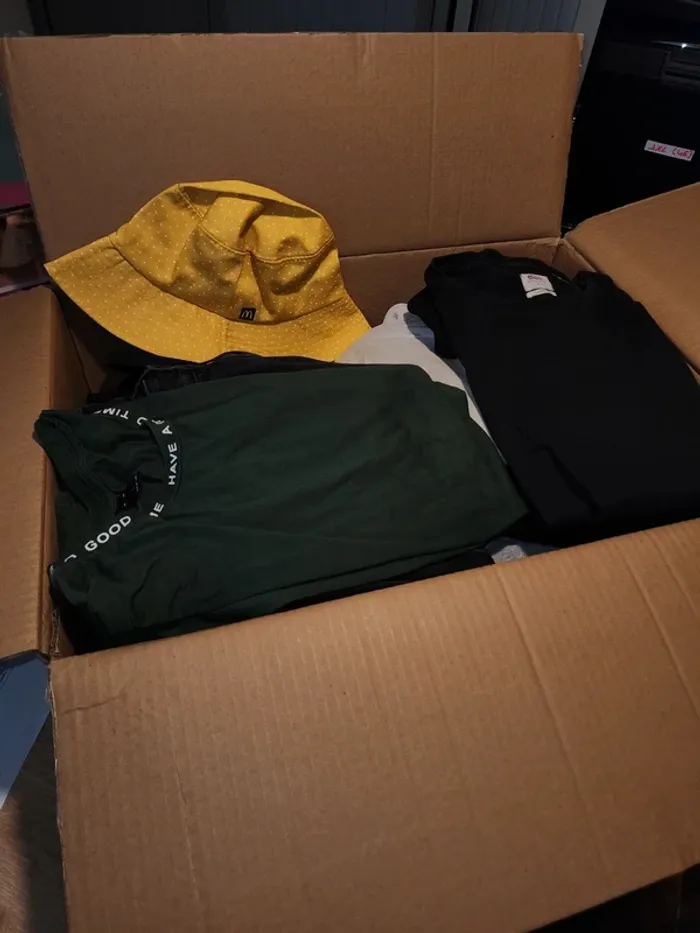 Lot de vêtements homme tailles diverses