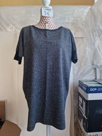 Robe, noir chiné gris, en coton/polyester/fibres métalliques, en très très bon état, longueur 76cm,