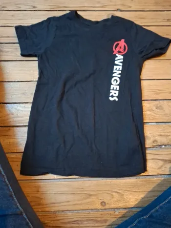 Tshirt avengers taille 8 ans
