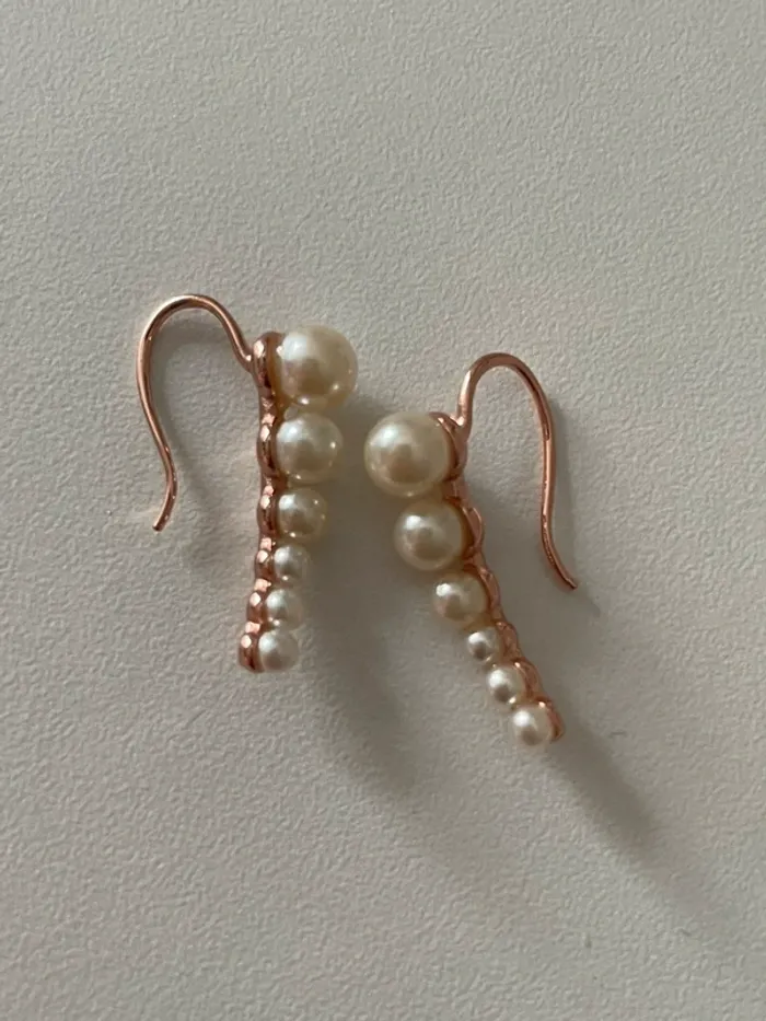 Boucle d’oreille grimpante du groupe MaxMara intrend sans logo sans étiquette