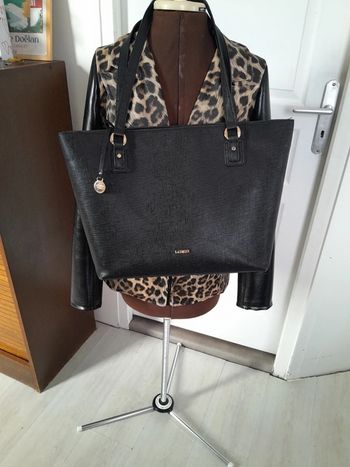 Très beau sac L,CREDI possibilité ordinateur portable