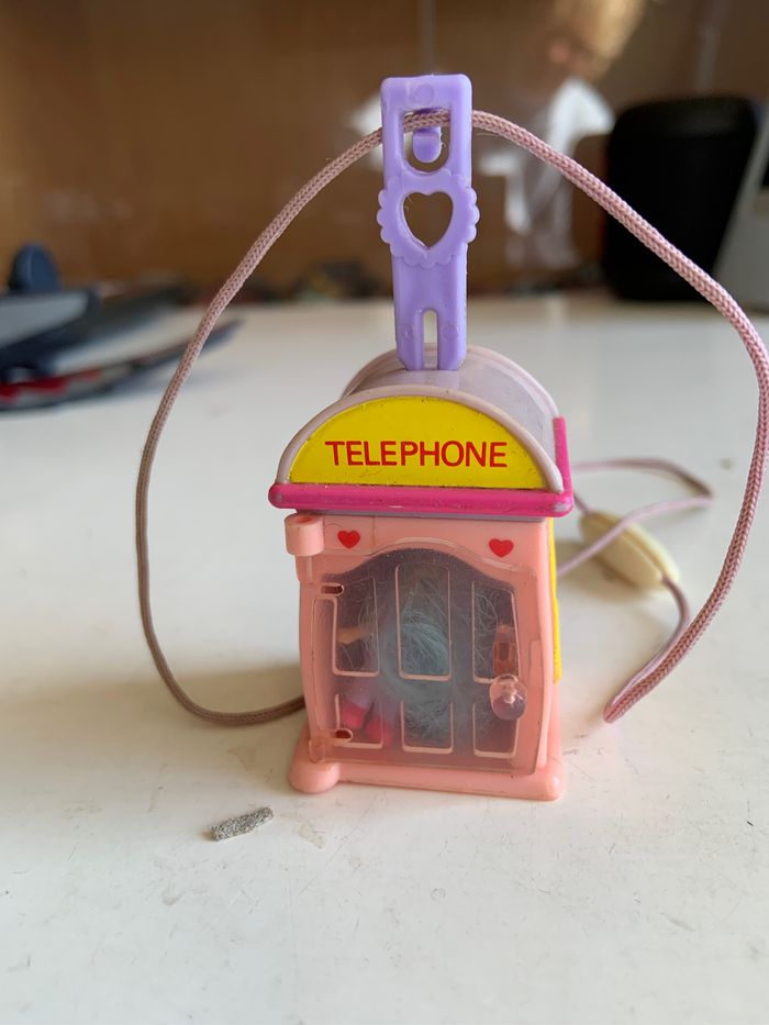Cabine téléphonique avec poupée mini pouce - photo numéro 5