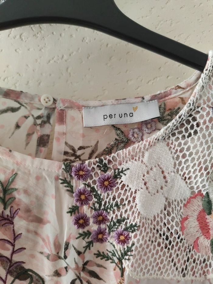 Jolie haut broderie dentelles - photo numéro 2