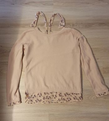 Pull rose pâle avec bordures fantaisies chemise fleurie Camaïeu