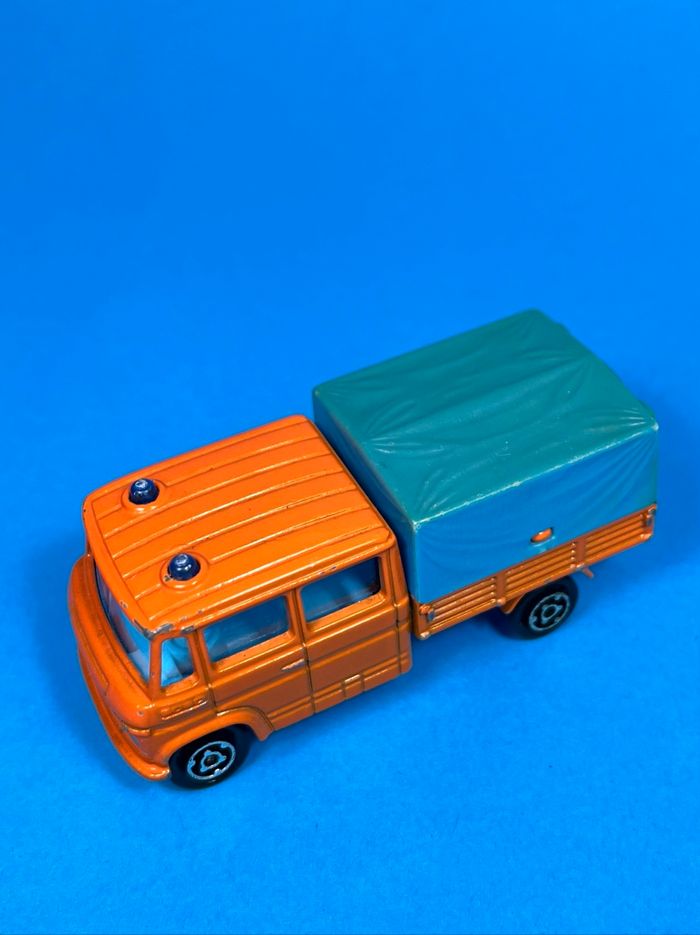 Majorette vintage : Camion Mercedes Travaux Publics - photo numéro 4