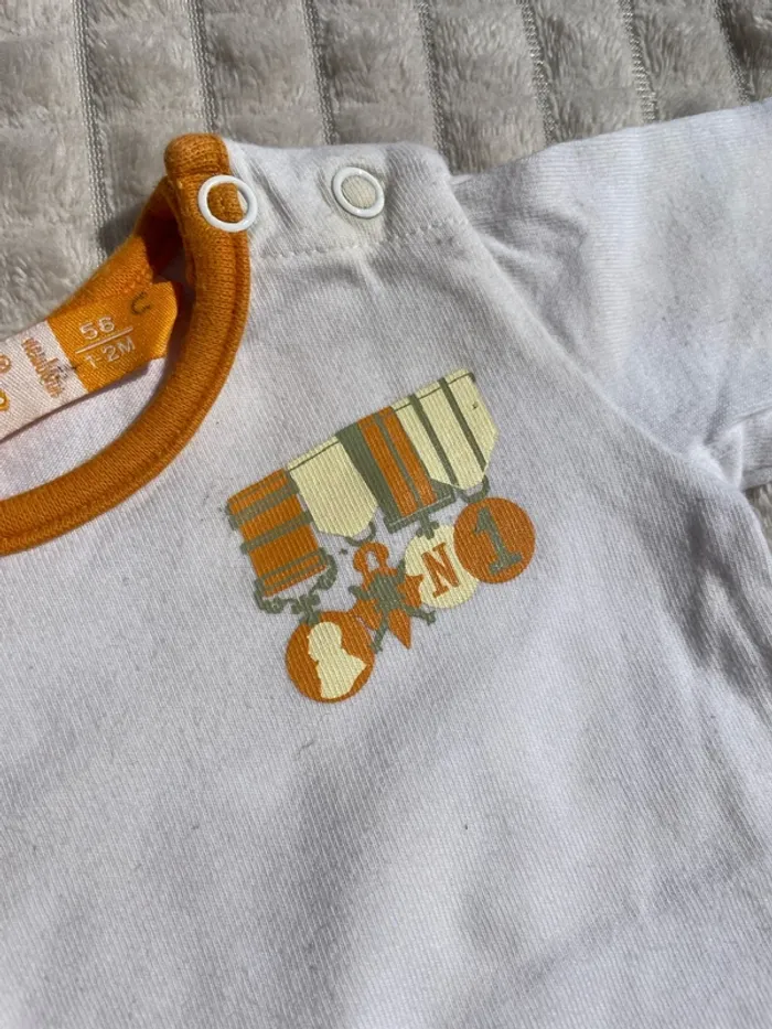 T-shirt bébé 1/2 mois manches longues – blanc avec détails orange - photo numéro 2