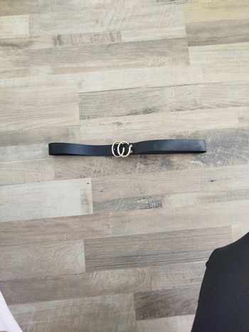Ceinture avec boucle dorée