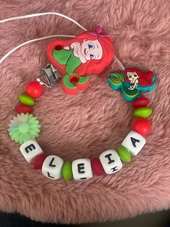 Attache tétine ariel