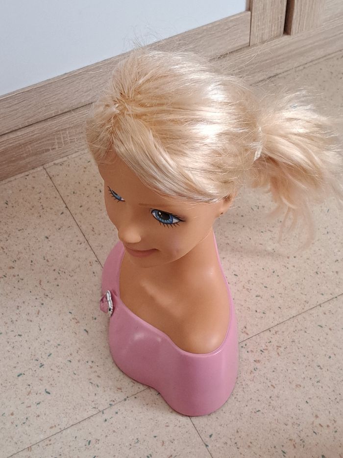 Tête de coiffure Barbie - photo numéro 2