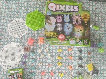 Qixels Coffret design brille dans le noir