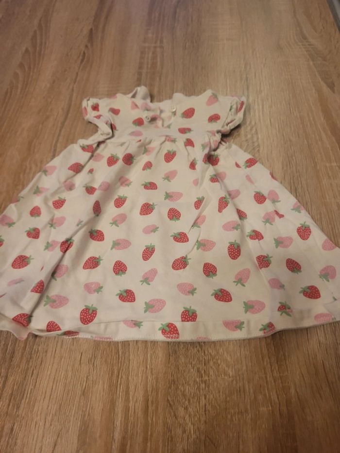 Robe. - photo numéro 2