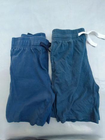 2 shorts bleus léger 10 ans
