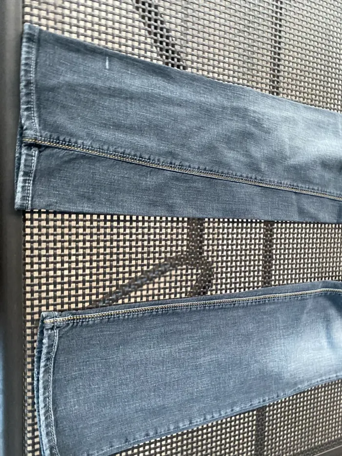 Jean noir Levis w26 L32 - photo numéro 3