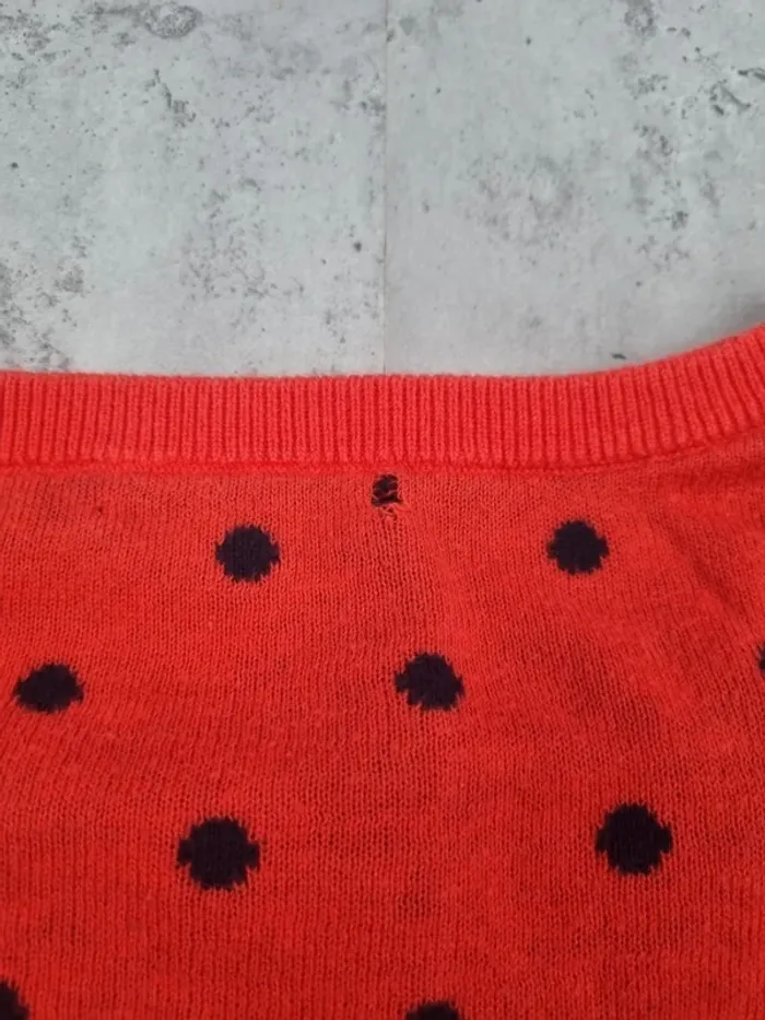 Pull col V rouge à pois noirs Tommy Hilfiger – Taille XL Femme (mesures en photos) - photo numéro 7
