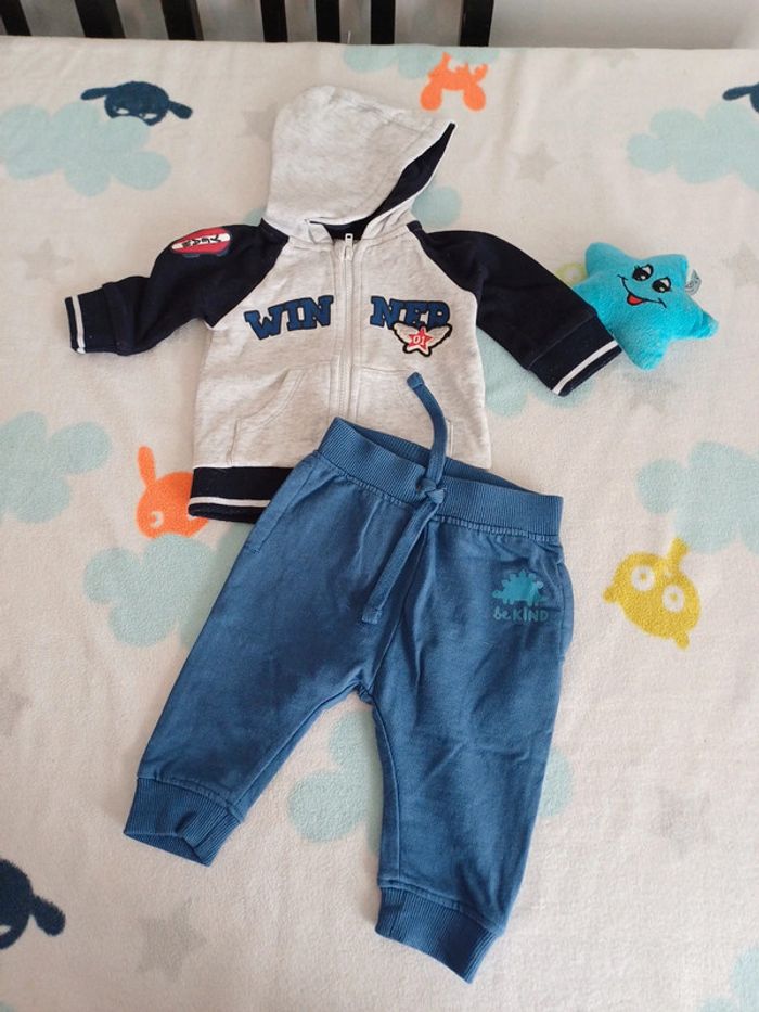 Ensemble jogging et gilet zippé 3 mois