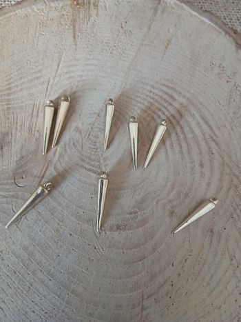 Lot de 22 breloques pique doré
