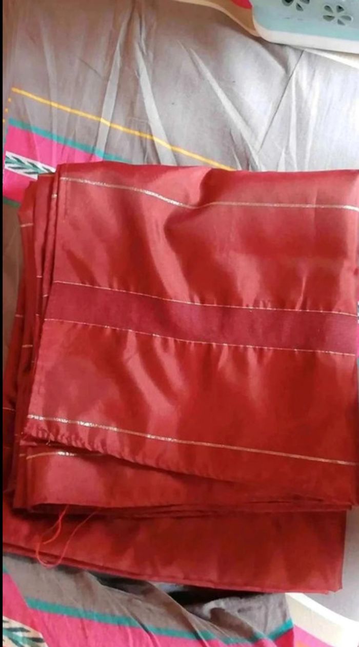 Rideau  rouge à  oeillet - photo numéro 2