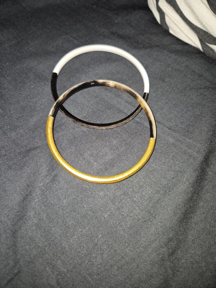 Lot de 2 bracelets neufs en corne de bœuf
