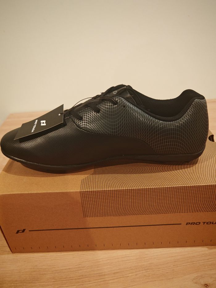 Chaussures de football homme taille 46 - photo numéro 6