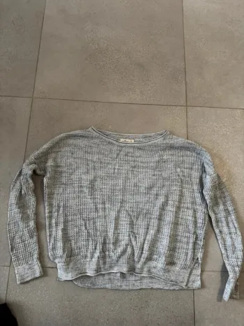 Pull gris Hollister, taille S, très bon état