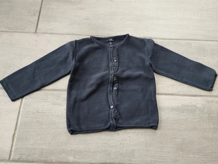 Lot n° 458 Gilet Kiabi 18 mois - photo numéro 2