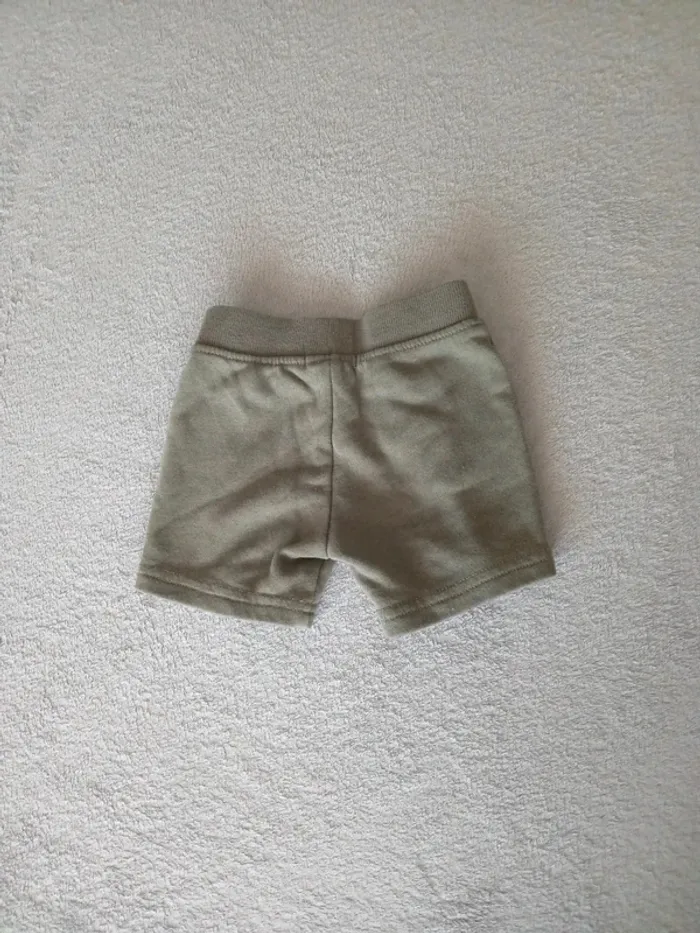 Short 6-9 mois - photo numéro 2