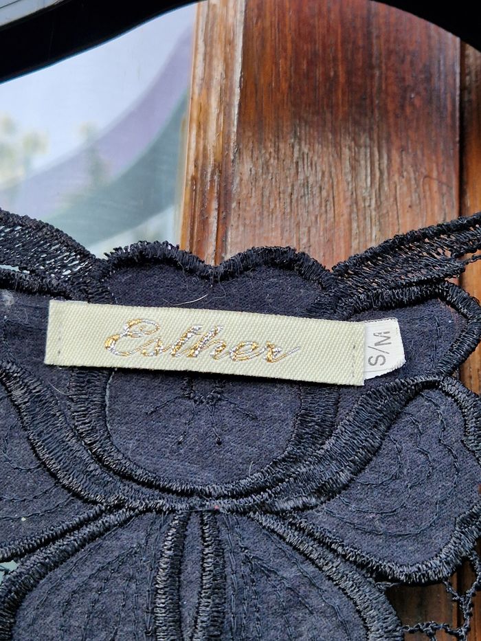 Robe noire dentelle et broderie dos – Taille S✨🖤 - photo numéro 3