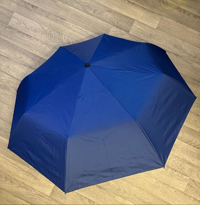 Parapluie ouverture/fermeture à bouton