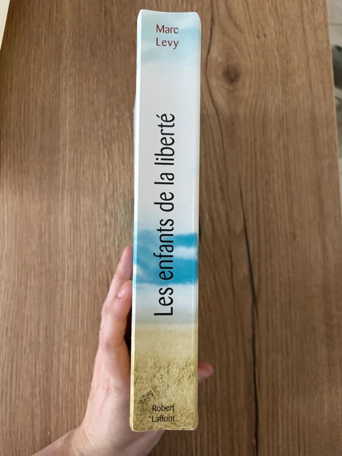 Livre Marc Lévy Enfants de la liberté - photo numéro 3
