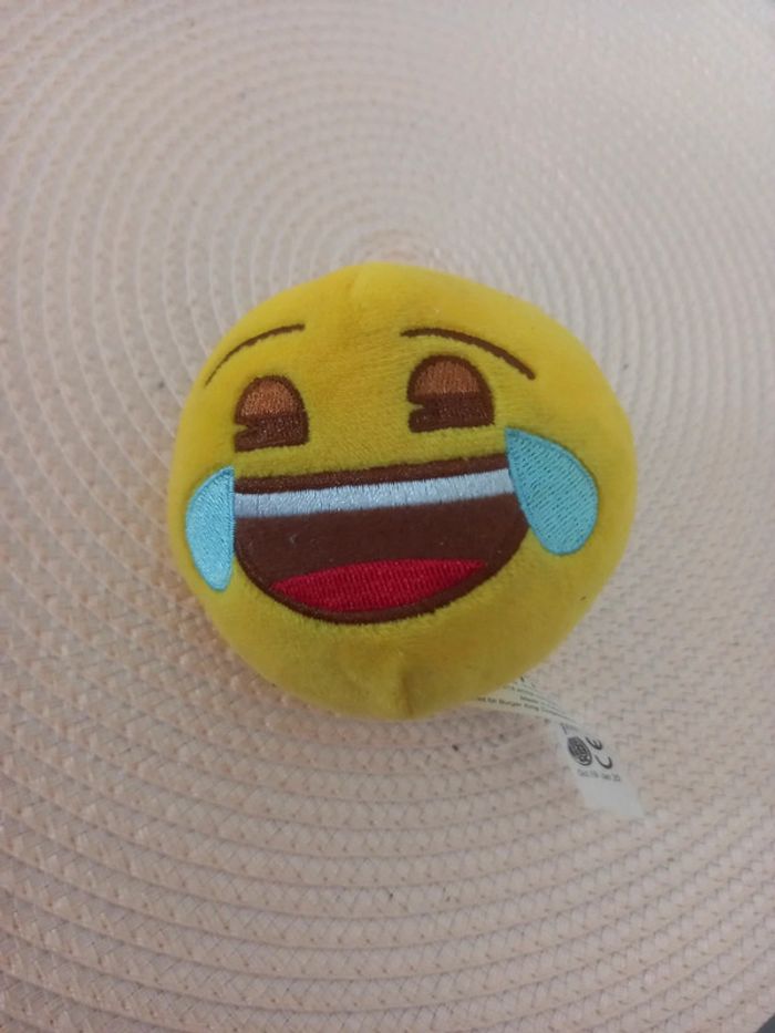 Petite peluche emoji mdr