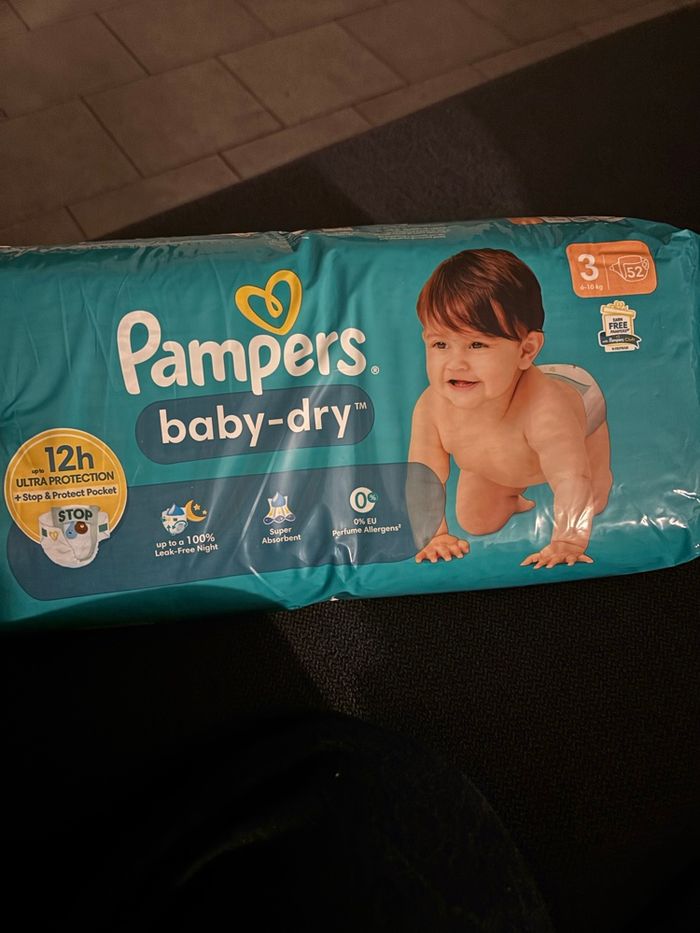 Couches Pampers taille 3 baby-dry