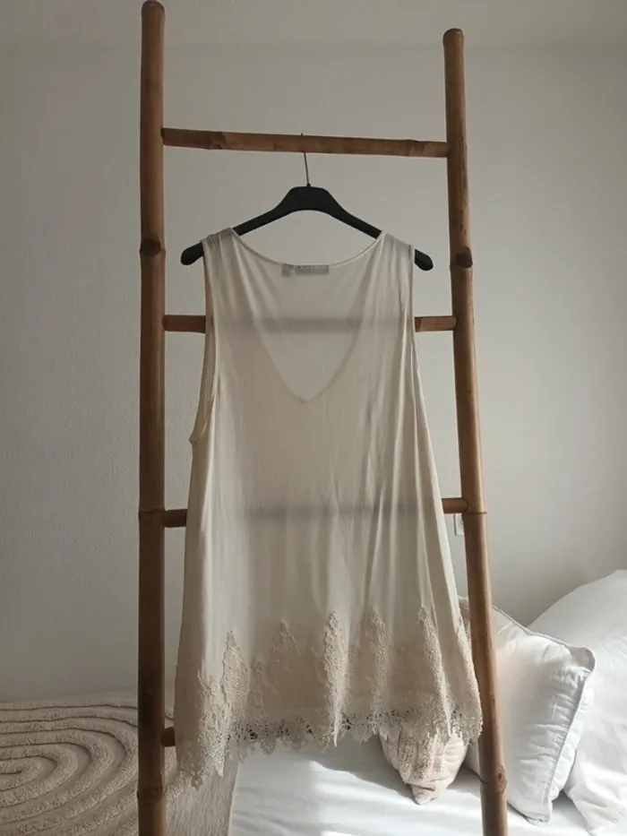 Haut avec dentelle crème taille L - photo numéro 3