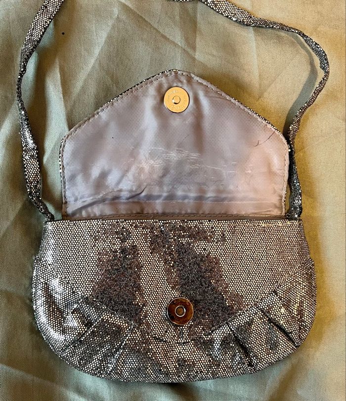 Petit sac bandoulière Cache Cache argenté - Très bon état - photo numéro 3