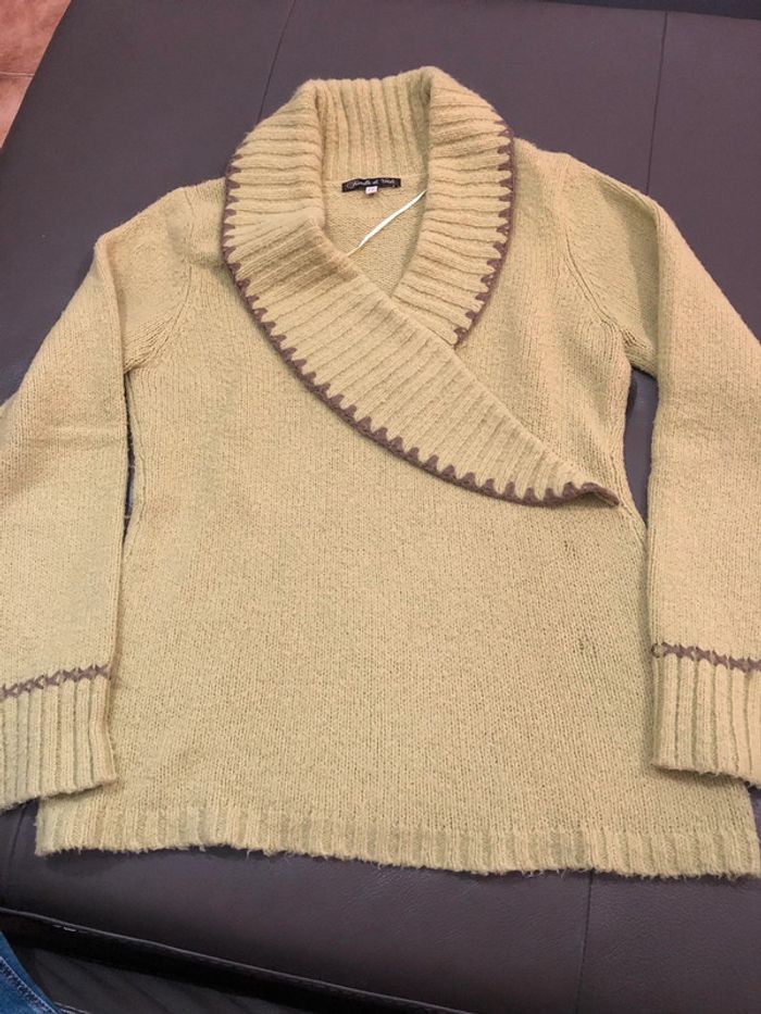Joli pull taille 3