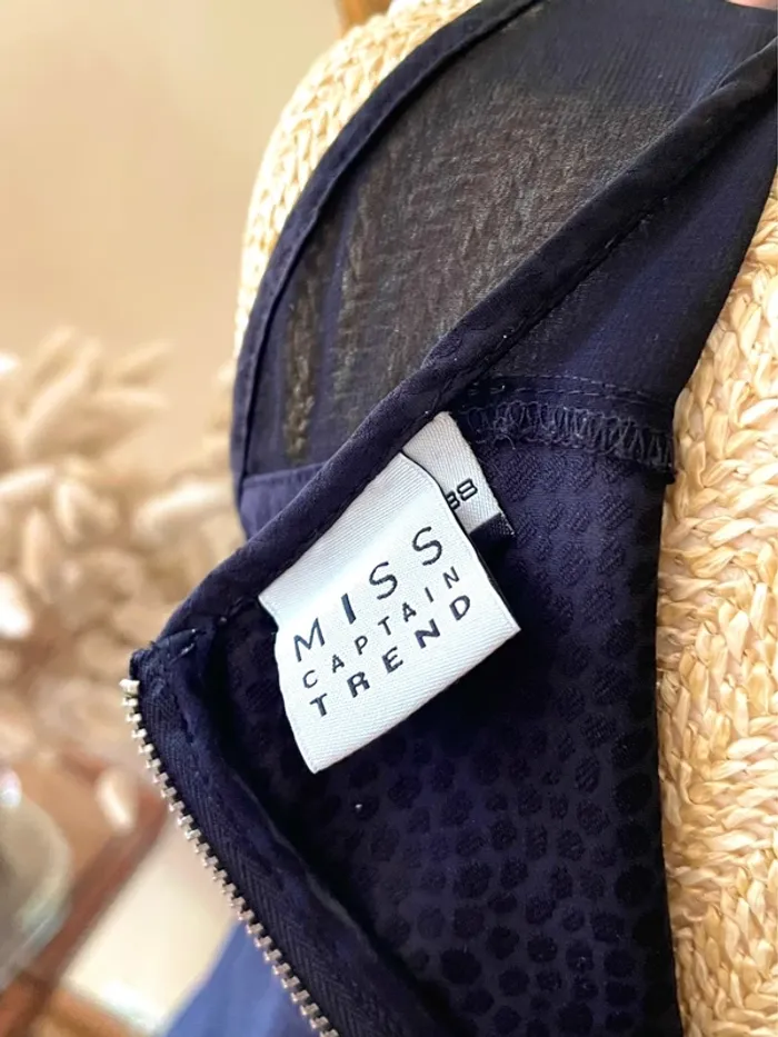 Robe Style Art Déco Neuve avec Détails en Tulle – Miss Captain – Taille M - photo numéro 11