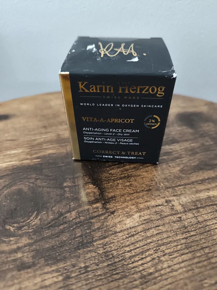 Soin anti-age visage karin herzog neuve