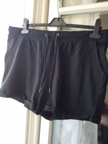 Short noir avec poches et taille réglable XL neuf