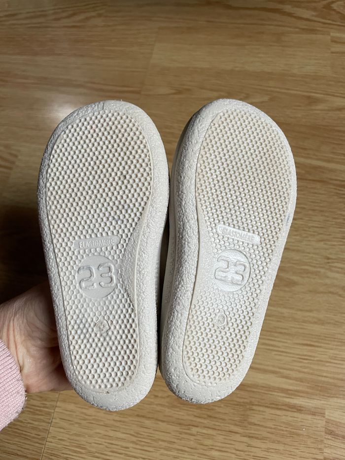 Chaussons bébé. Taille 23 - photo numéro 2