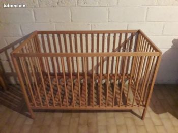 Lit à barreaux pour enfant - TRES BON ETAT