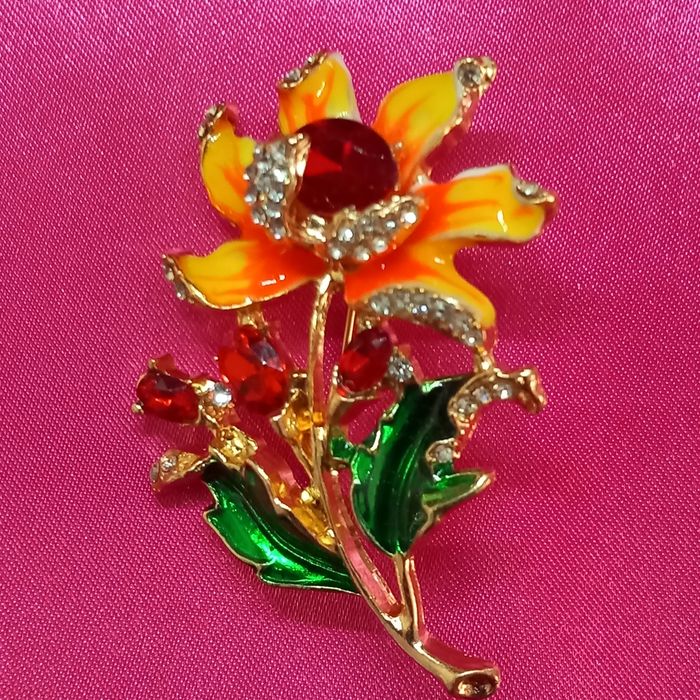 Broche tournesol en métal doré et strass - photo numéro 1