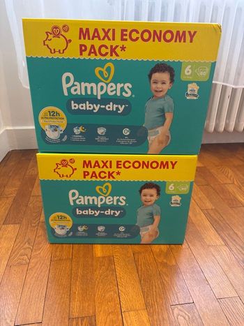 2 paquets de Pampers taille 6