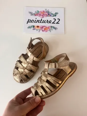 Sandales de pêcheur en cuir doré Zara 22