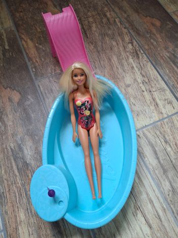 Barbie et sa piscine