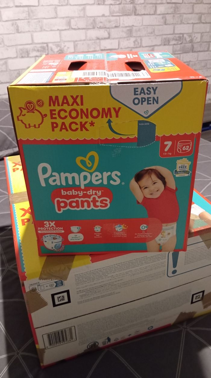 Maxi pack Pampers pants taille 7 neuf jamais ouvert