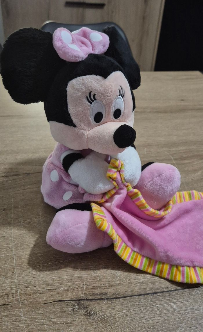 Peluche Minnie avec son doudou - photo numéro 2